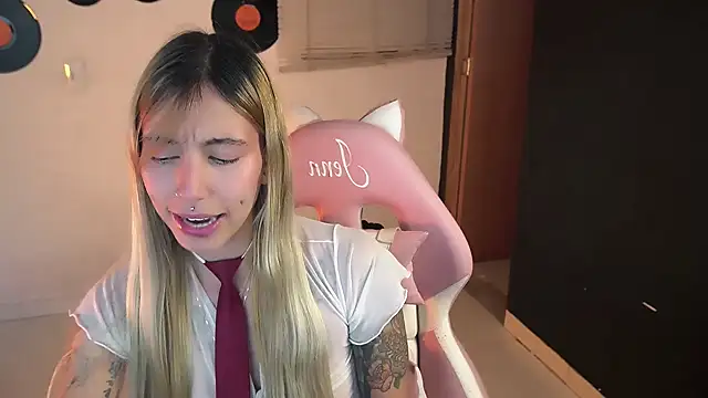 Saucy Jenn online show from May 22, 4:19 am