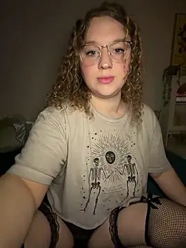 Snapshot of EmmieRae chatting on October 27, 3:54 am EmmieRae online show from October 27, 3:54 am