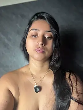Snapshot of Valentinne_z chatting on June 27, 6:02 pm Valentinne z online show from June 27, 6:02 pm