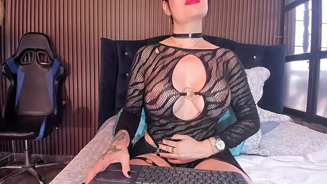 Snapshot of JuliaDawson_ chatting on October 8, 7:33 pm JuliaDawson online show from October 8, 7:33 pm