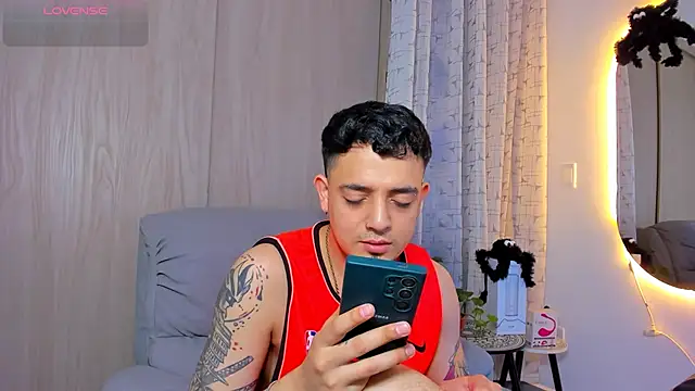 Snapshot of alejandro_calderon1 chatting on October 30, 2:35 am alejandro calderon1 online show from October 30, 2:35 am