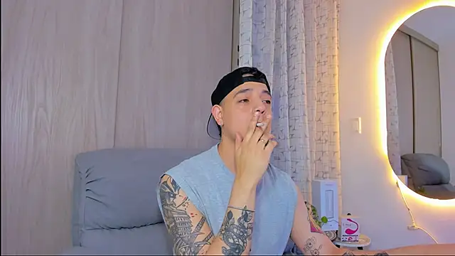 Snapshot of alejandro_calderon1 chatting on November 4, 3:27 am alejandro calderon1 online show from November 4, 3:27 am