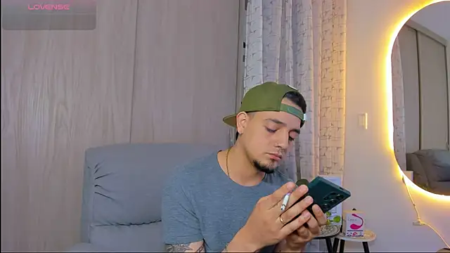 Snapshot of alejandro_calderon1 chatting on November 7, 6:02 am alejandro calderon1 online show from November 7, 6:02 am