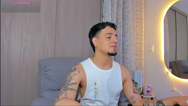 Snapshot of alejandro_calderon1 chatting on November 11, 6:13 am alejandro calderon1 online show from November 11, 6:13 am