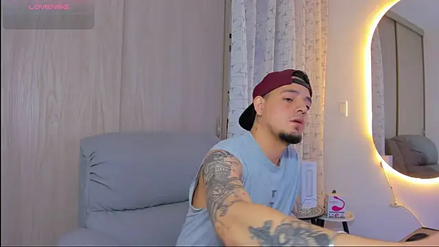 Snapshot of alejandro_calderon1 chatting on November 17, 5:02 am alejandro calderon1 online show from November 17, 5:02 am