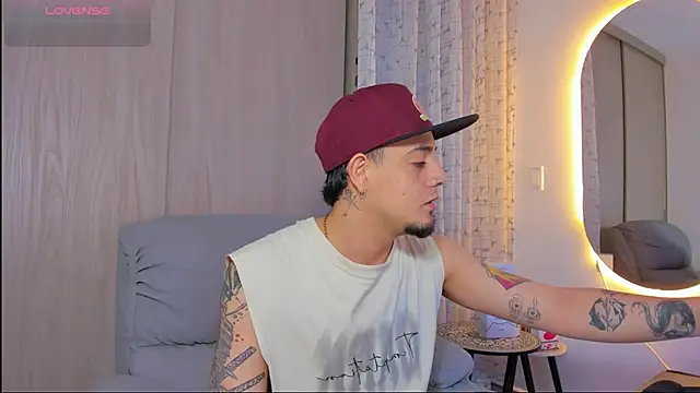 Snapshot of alejandro_calderon1 chatting on November 20, 3:50 am alejandro calderon1 online show from November 20, 3:50 am