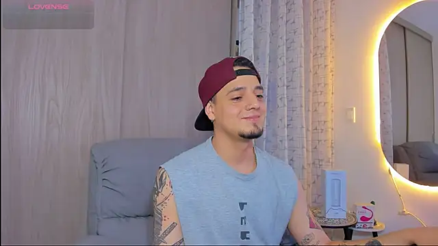 Snapshot of alejandro_calderon1 chatting on November 25, 4:23 am alejandro calderon1 online show from November 25, 4:23 am