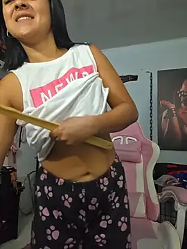 Snapshot of Hannah-grace chatting on November 1, 9:33 am Hannah-grace online show from November 1, 9:33 am