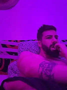 Snapshot of kinkyguy04 chatting on March 21, 9:23 am kinkyguy04 online show from March 21, 9:23 am