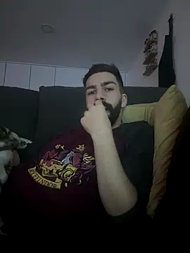 Snapshot of kinkyguy04 chatting on December 21, 2:24 pm kinkyguy04 online show from December 21, 2:24 pm