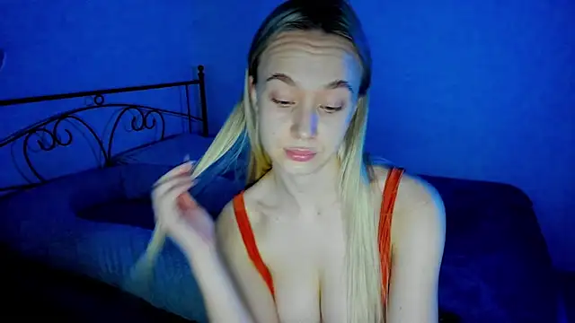 Snapshot of SexyCocobutt chatting on December 22, 1:01 am SexyCocobutt online show from December 22, 1:01 am