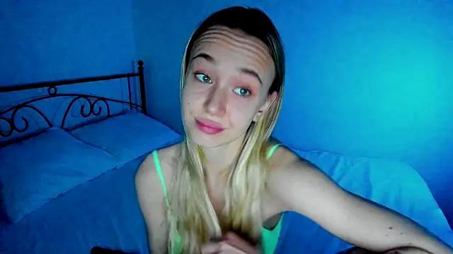 Snapshot of SexyCocobutt chatting on February 12, 10:03 am SexyCocobutt online show from February 12, 10:03 am