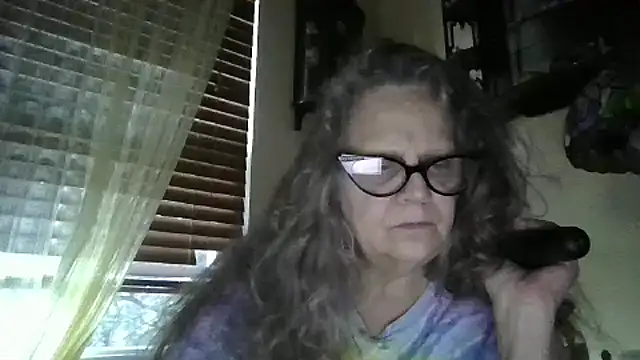 Snapshot of DestineeLoverGirl chatting on November 18, 12:31 pm DestineeLoverGirl online show from November 18, 12:31 pm