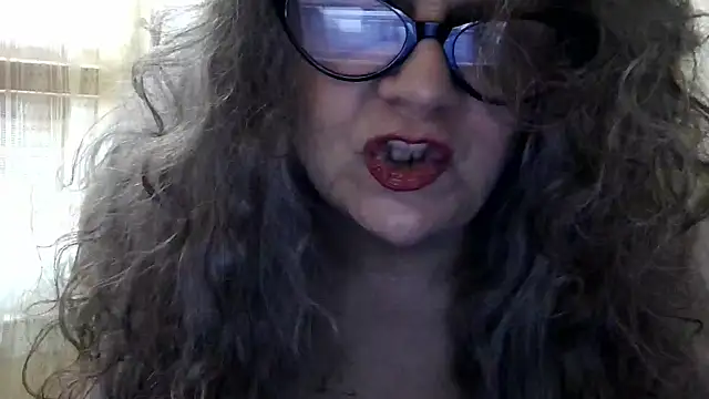 Snapshot of DestineeLoverGirl chatting on November 19, 2:28 pm DestineeLoverGirl online show from November 19, 2:28 pm