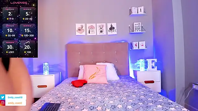 Snapshot of EmilyCoast-1 chatting on December 2, 7:20 pm EmilyCoast-1 online show from December 2, 7:20 pm