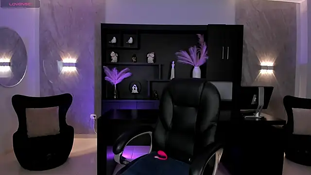 Snapshot of JennaOlsonX chatting on December 1, 6:02 pm JennaOlsonX online show from December 1, 6:02 pm