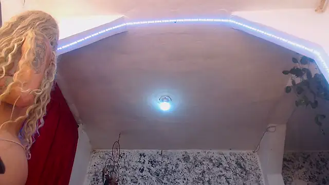 Snapshot of hornytsblonde chatting on January 25, 2:14 pm hornytsblonde online show from January 25, 2:14 pm