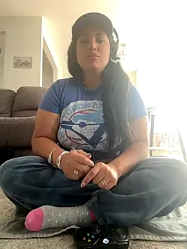 MeghanXO online show from October 25, 4:24 pm