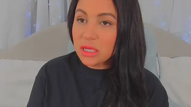 MeghanXO online show from March 7, 3:31 pm