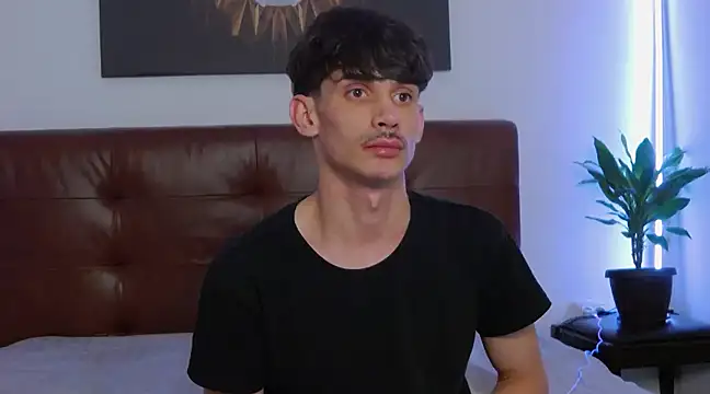 Snapshot of DanielCrush1 chatting on February 14, 4:31 pm DanielCrush1 online show from February 14, 4:31 pm