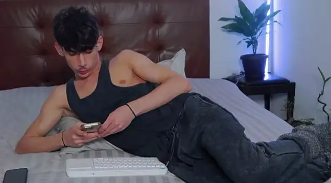 Snapshot of DanielCrush1 chatting on February 22, 6:52 pm DanielCrush1 online show from February 22, 6:52 pm