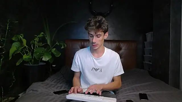 Snapshot of DanielCrush1 chatting on September 28, 9:20 pm DanielCrush1 online show from September 28, 9:20 pm