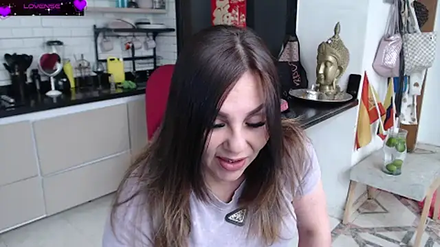 Snapshot of Myrnasexxx chatting on June 27, 4:01 pm Myrnasexxx online show from June 27, 4:01 pm