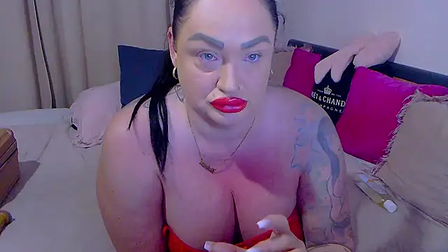 BustyVicky online show from May 3, 8:04 pm