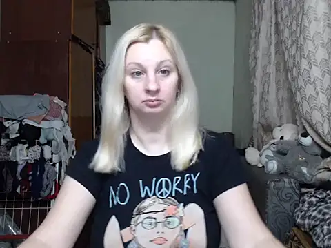 Snapshot of BustyBlond chatting on February 7, 4:03 pm BustyBlond online show from February 7, 4:03 pm