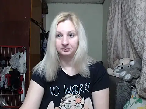 Snapshot of BustyBlond chatting on February 11, 3:18 pm BustyBlond online show from February 11, 3:18 pm