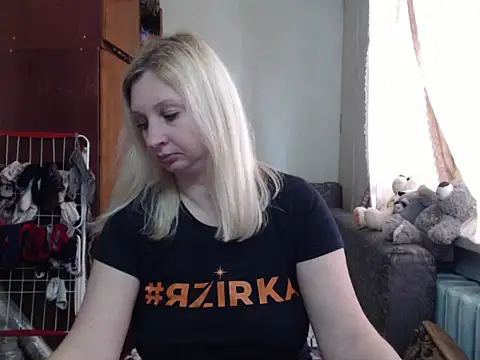 Snapshot of BustyBlond chatting on February 27, 10:04 am BustyBlond online show from February 27, 10:04 am