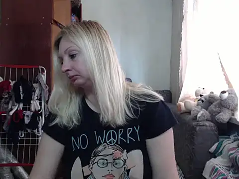 Snapshot of BustyBlond chatting on February 28, 9:15 am BustyBlond online show from February 28, 9:15 am