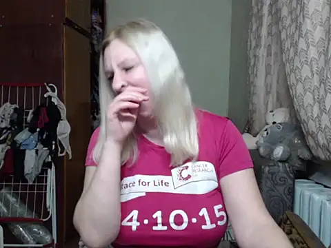 Snapshot of BustyBlond chatting on March 5, 4:13 pm BustyBlond online show from March 5, 4:13 pm