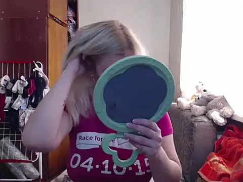 Snapshot of BustyBlond chatting on March 8, 6:21 am BustyBlond online show from March 8, 6:21 am