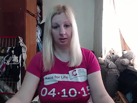 Snapshot of BustyBlond chatting on March 17, 9:12 am BustyBlond online show from March 17, 9:12 am
