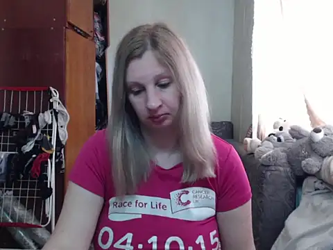 Snapshot of BustyBlond chatting on March 22, 10:49 am BustyBlond online show from March 22, 10:49 am