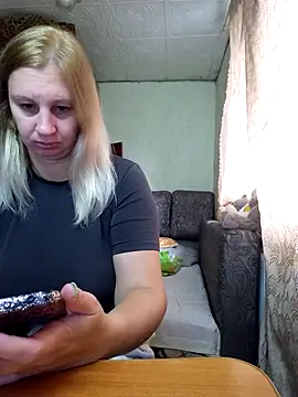 Snapshot of BustyBlond chatting on October 10, 1:10 pm BustyBlond online show from October 10, 1:10 pm