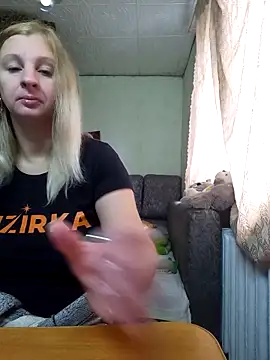 Snapshot of BustyBlond chatting on October 17, 5:54 am BustyBlond online show from October 17, 5:54 am