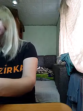 Snapshot of BustyBlond chatting on November 16, 5:57 am BustyBlond online show from November 16, 5:57 am