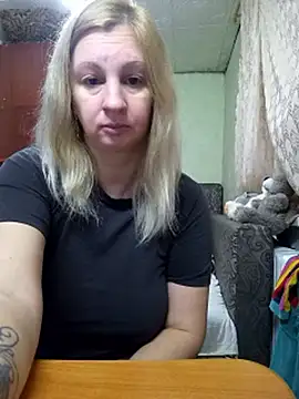 Snapshot of BustyBlond chatting on November 19, 5:18 am BustyBlond online show from November 19, 5:18 am