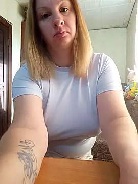 BustyBlond online show from July 6, 3:58 am