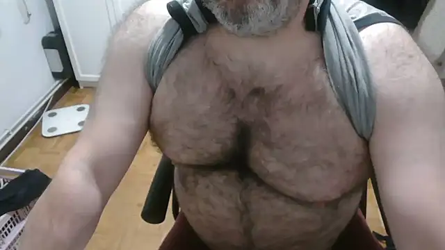Snapshot of mikeyhotbear chatting on May 26, 4:30 am mikeyhotbear online show from May 26, 4:30 am