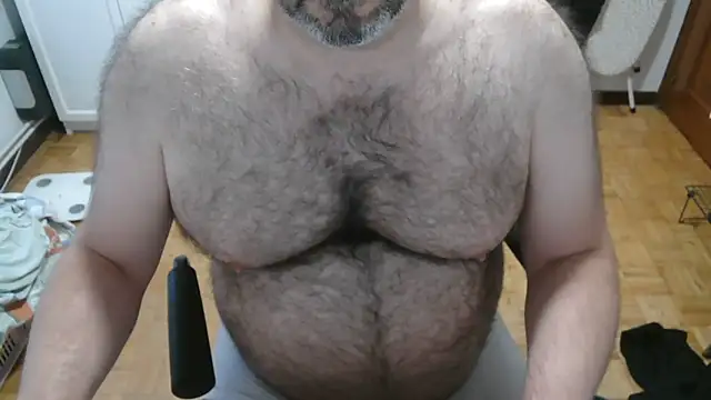 Snapshot of mikeyhotbear chatting on June 16, 5:21 am mikeyhotbear online show from June 16, 5:21 am