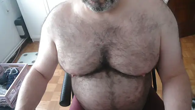 mikeyhotbear online show from June 18, 9:14 am