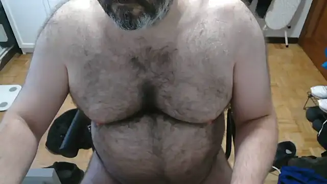 mikeyhotbear online show from July 16, 5:35 am