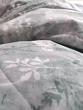 Snapshot of Elixire1 chatting on February 16, 6:21 pm Elixire1 online show from February 16, 6:21 pm