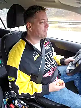 Snapshot of Trucker_Hunter chatting on December 3, 9:22 am Trucker Hunter online show from December 3, 9:22 am