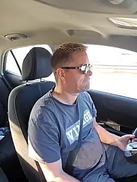 Snapshot of Trucker_Hunter chatting on February 9, 9:58 am Trucker Hunter online show from February 9, 9:58 am
