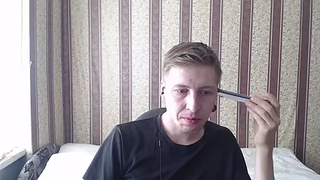 darienlarge online show from March 11, 10:40 am