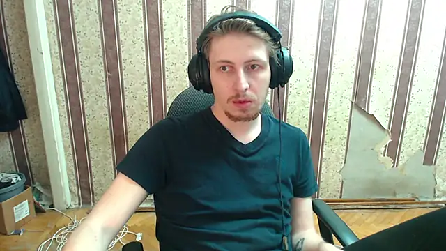 darienlarge online show from September 18, 4:31 pm